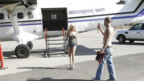 Charming puerto rican pornstar Gina Lynn in fancy shorts suck and fuck huge cock outside